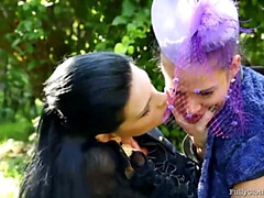 Brunette brune, Fétiche, Hd, Lesbienne, De plein air, Jarretelles, Jouets