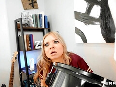 Sexo duro, Tetas naturales, Perforación, Coño