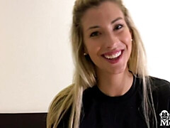 Blond, Pijpbeurt, Handbeurt, Likken, Masturbatie, Natuurlijke tieten, Tiener, Tieten likken