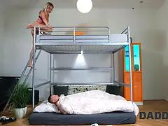 Attrapée, Petite amie, Énorme, Branler, Seins naturels, Criant, Tatouage, Nénés