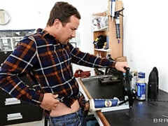 Большая жопа, Минет, Семяизвержение, Сперма на лице, Затыкание рта, Каблуки, Натуральные сиськи, Подглядывание