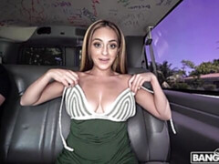 Blonde, Sucer une bite, Voiture, Doigter, Mère que j'aimerais baiser, Seins naturels, Rasée, Dénudage