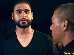 Leie, Braunhaarige, Kehlenfick, Hardcore, Absätze, Milf, Hintern versohlen, Tätowierung