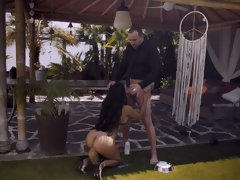 Culo, Tetas grandes, Corridas faciales, Fetiche, Sexo duro, Tacones, Al aire libre, Tatuaje