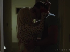 お尻, ブロンド, 指いじり, 手コキする, 自然山雀, 小柄, タトゥー, オッパイの