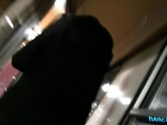 Amateur, Cul, Sucer une bite, Brunette brune, Piercing, Pov, Public, Nénés