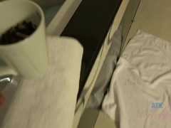 Leie, Blondine, Blasen, Freundin, Höschen, Piercing, Rasiert, Titten