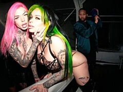 Grote kont, Grote lul, Grote mammen, Pijpbeurt, Hondjeshouding, 1 man 2 vrouwen, Moeder die ik wil neuken