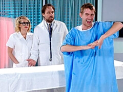 In den arsch, Grosser arsch, Blondine, Blasen, Hundestellung, Milf, Krankenschwester, Uniform