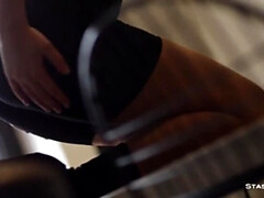 Braunhaarige, Höschen, Zierlich, Muschi, Rasiert, Erotischer film, Solo, Titten