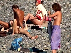 Leie, Hundestellung, Gruppe, Im freien, Öffentlich, Rasiert, Tätowierung, Titten