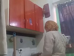 Enthousiasteling, Anaal, Grote lul, Travestiet, Sperma in gezicht, Dominante vrouw, Handbeurt, Hardcore