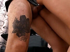 Anal, Gorge profonde, Faciale, Pov, Russe, Rasée, Tatouage, Nénés