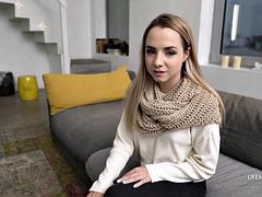 Grote lul, Blond, Pijpbeurt, Sperma shot, Schattig, Gezichtspunt, Tieten likken