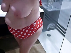 Tante, Hd, Huisgemaakt, Rijpe lesbienne, Natuurlijk, Natuurlijke tieten, Pissen, Hangende tieten