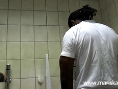 Culo grande, Tetas grandes, Mamada, Penetracion con dedos, Madres para coger, Público, Trio, Esposa