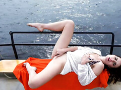 Grosser arsch, Braunhaarige, Zierlich, Rasiert, Solo