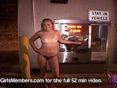 Enthousiasteling, Jonge meid, Vrouw, Flashing, Hd, Natuurlijke tieten, Openbaar, Alleen