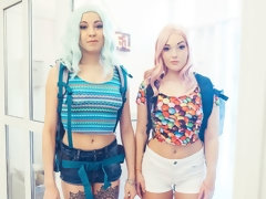 Anaal, Blond, Pijpbeurt, Handbeurt, Hardcore, Natuurlijke tieten, Geschoren, Tiener