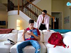 Большие сиськи, Минет, Семяизвержение, Секс без цензуры, Мастурбация, Порка, Мачеха, Вебкамера