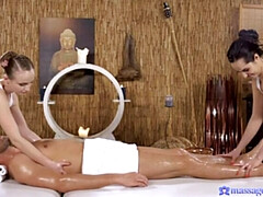 69, Tir de sperme, Faciale, Branlette thaïlandaise, Huilée, Chatte, Plan cul à trois, Mouillée