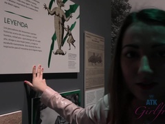 Sucer une bite, Petite amie, Orgasme, Public, Fumer, Nénés, Voyeur, Mouillée