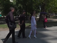 Anal, Brunette brune, Double pénétration, Femelle, Petite femme, Public, Punition, Voyeur