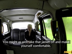 Cunnilingus, Tetas grandes, Mamada, Coche, Corridas, Estilo perrito, Corridas faciales, Penetracion con dedos