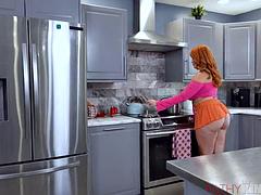 Nana, Grosse bite, Gros seins, Sucer une bite, Branlette thaïlandaise, Rousse roux, Nénés