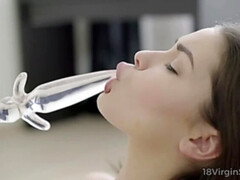 Жопа, Блондинки, Натуральные сиськи, Киски, Бритые, Соло, Сиськи, Девственница