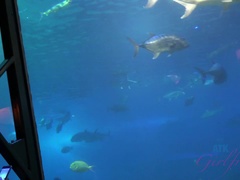 Enthousiasteling, Vingeren, Vriendin, Klein, Doordringend, Openbaar, Tiener, Tieten likken