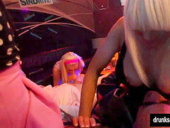 Sucer une bite, Poupée, Public