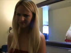 En gros plan de très près, Robe, Talons, Masturbation, Orgasme, Public, Solo, Sous la jupe