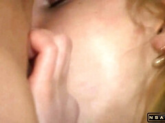 Stiefbruder spritzt der Schwester in den Mund ausversehen p1