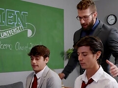 18 ans, Sucer une bite, Cocu, Gorge profonde, En levrette, Groupe, Chatte, Étudiant