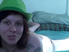 Leie, Kehlenfick, Europäisch, Frau, Masturbation, Orgasmus, Solo, Tätowierung