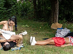 Gros cul, Grosse bite, Sucer une bite, Brunette brune, En levrette, Mère que j'aimerais baiser, De plein air, Nénés