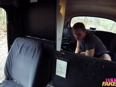 Amateur, Coche, Lamidas, Tetas naturales, Al aire libre, Coño, Falda, Tetas