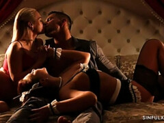 Schlafzimmer, Spermaladung, Schwanz, Hundestellung, Frau frau mann, Hardcore, Absätze, Küssen