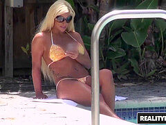 Gros cul, Sucer une bite, Bottes, Tir de sperme