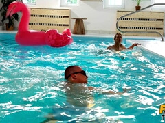 Любители, Большие сиськи, Блондинки, Чешки, Европейки, Пальцем, Бассейн, Киски