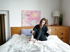 茶髪の, 足, マッサージ, オナニー, オーガズム, 喫煙, いじめ, おもちゃ