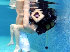 Blanche, Leny Evil are fucking in the swimming pool