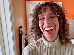 I fuck a fan from a coffee shop and take off the condom