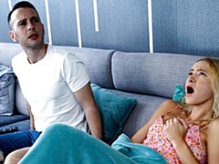 18 años, Culo grande, Verga grande, Mamada, Tetas naturales, Afeitado, Adolescente, Tetas