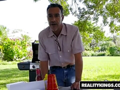 Grosse bite, Faciale, Hard, De plein air, Petite femme, Public, Réalité, Nénés