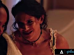 Chica, Tetas grandes, Doble penetracion, Penetracion con dedos, Sexo duro, Madres para coger, Realidad, Tetas