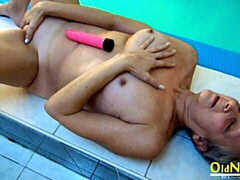 Amateur, Gros cul, Gros seins, Blonde, Doigter, Piscine, Solo, Dénudage