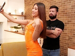 18 ans, Gros cul, Grosse bite, Sucer une bite, En levrette, Seins naturels, Adolescente, Nénés