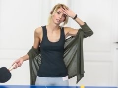 Arsch, Blondine, Blasen, Hundestellung, Küssen, Rasiert, Entkleiden, Jungendliche (18+)